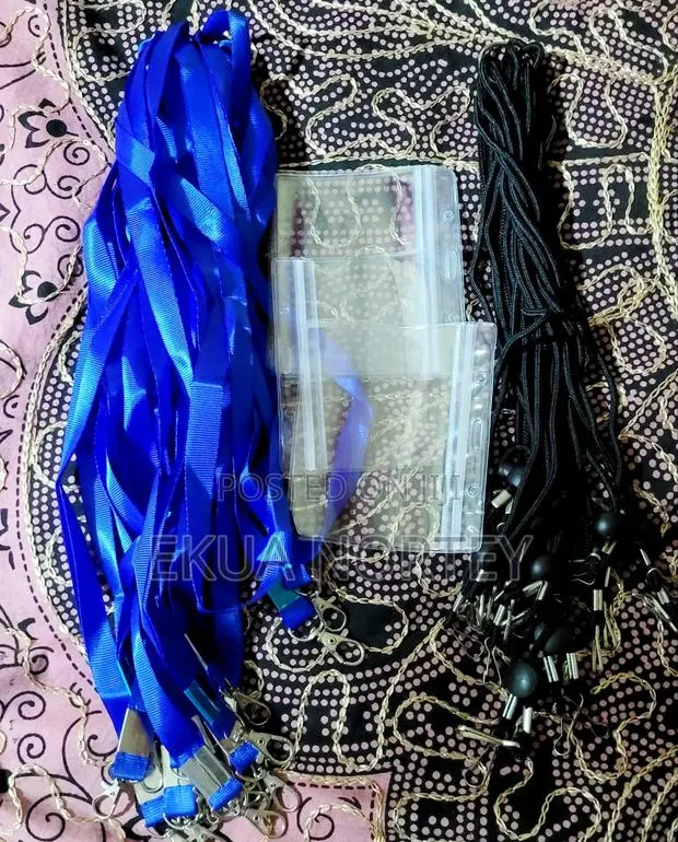Lanyards With Clear Holders (Set of 25) · Photo 1