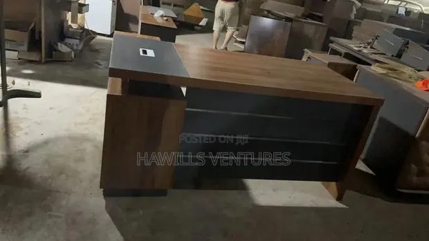 Luxury Executive Office Desk · Photo 1