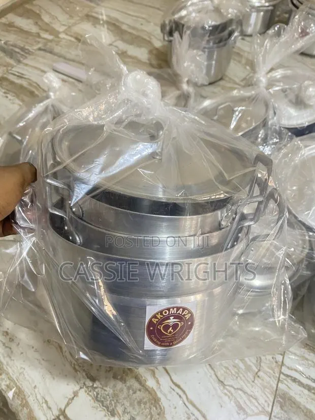 3 Set Stainless Steel Saucepans(silvers) · Photo 1