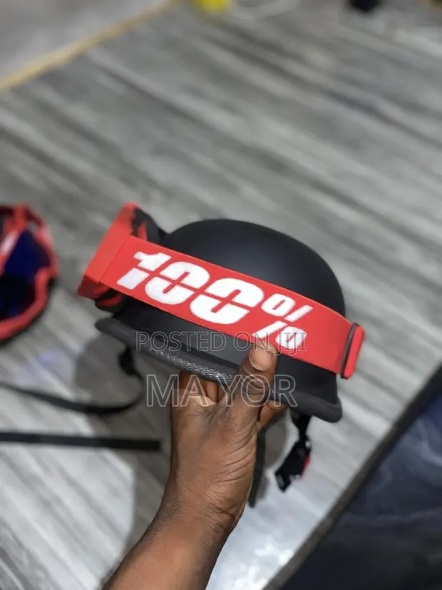 Motor Helmet · Photo 1
