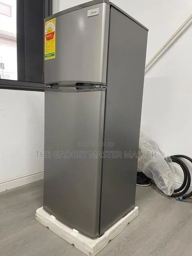 Gold Star GSBC-139l Top Mount Freezer · Photo 1