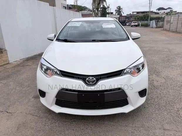 Toyota Corolla 2016 White · Photo 1