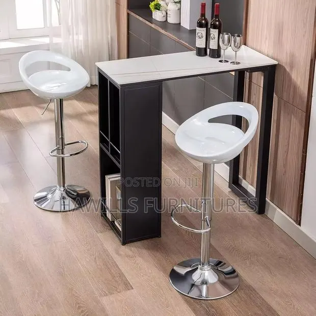 Lavish Plastic Stool · Photo 1