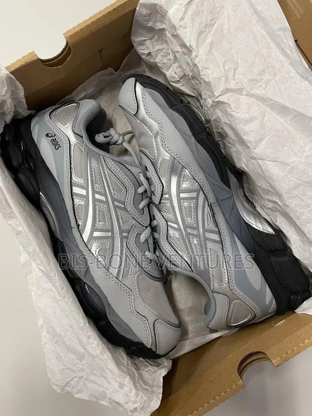 Asics Sneakers · Photo 1