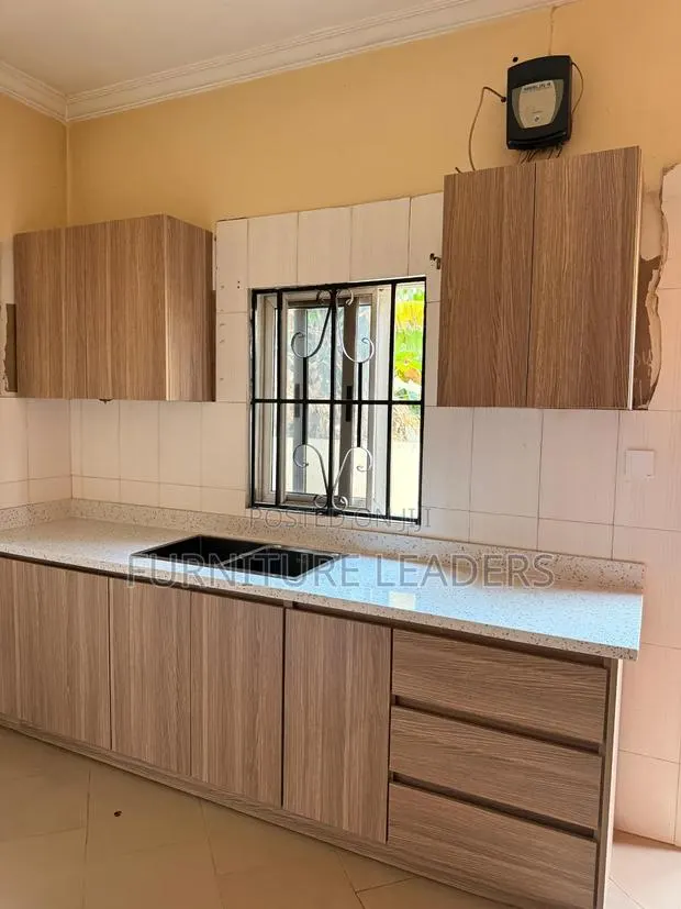 Kitchen Cabinet · Photo 1