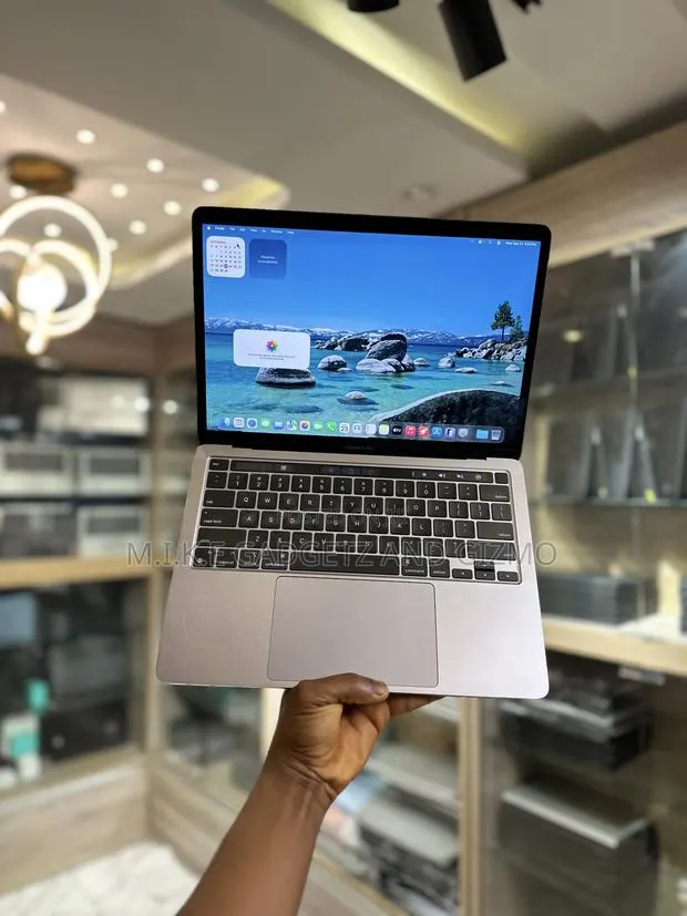 Laptop Apple MacBook Pro 2022 M2 8GB Apple M2 SSD 256GB · Photo 1