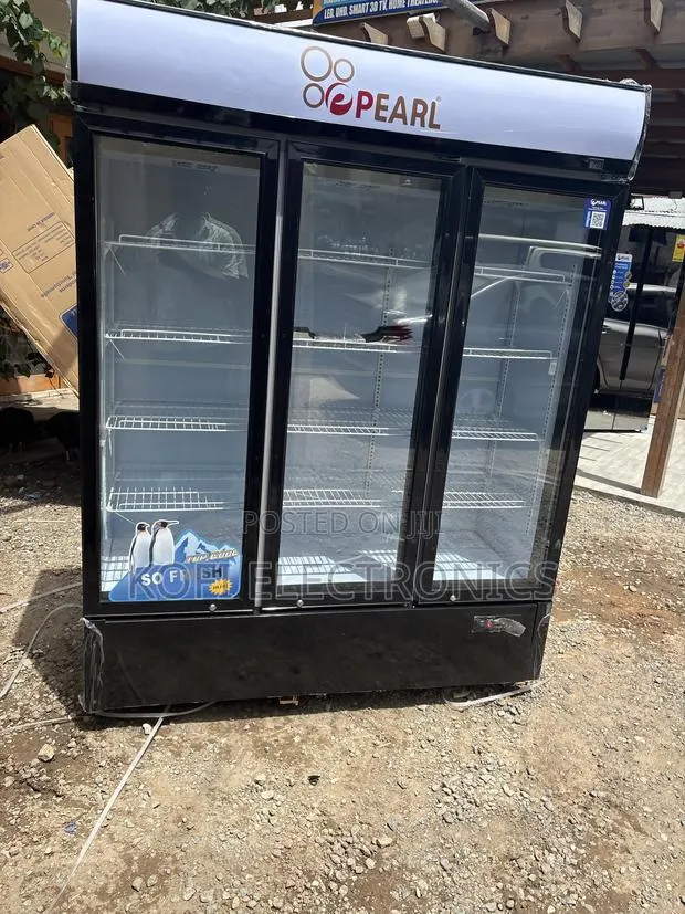 Store and Display Items Pearl 950 Liters 3 Doors Fridge · Photo 1