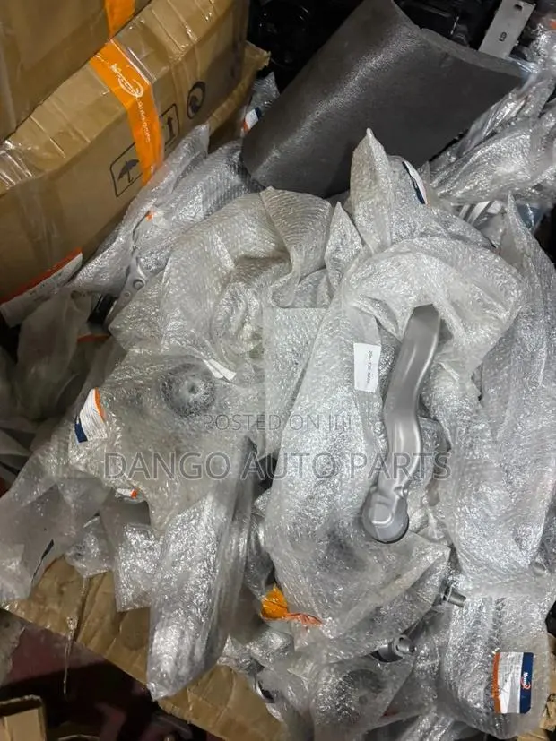 Mercedes Benz C300 Control Arms / Lower Arms 2015-2020 Brand New · Photo 1