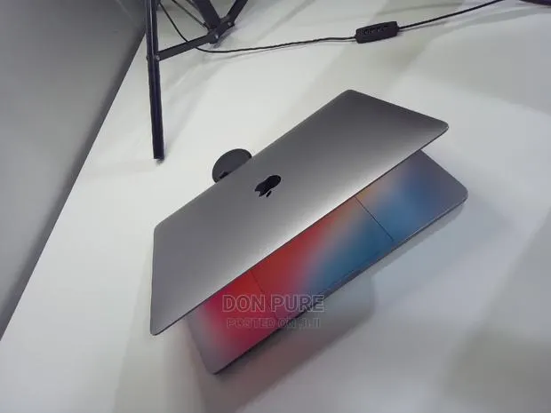 Laptop Apple MacBook 2018 8GB Intel Core I5 SSD 256GB · Photo 1