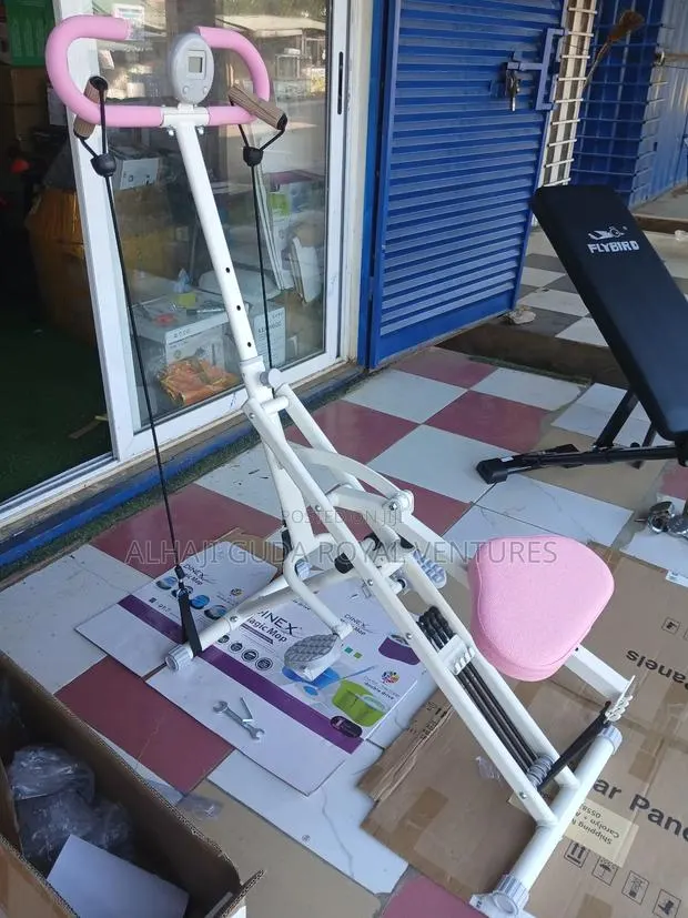 Squat Machine · Photo 1