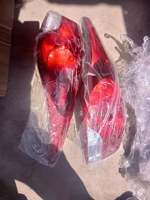 Hyundai Elantra 2012 Tail Light · Photo 1