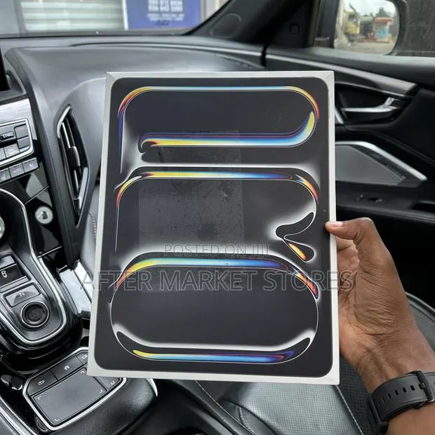 New Apple iPad Pro 13 (2025) 2 TB Black · Photo 1