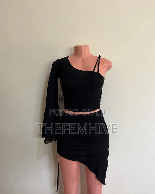 Black One Hand Long Sleeve Crop Top Thift · Photo 1