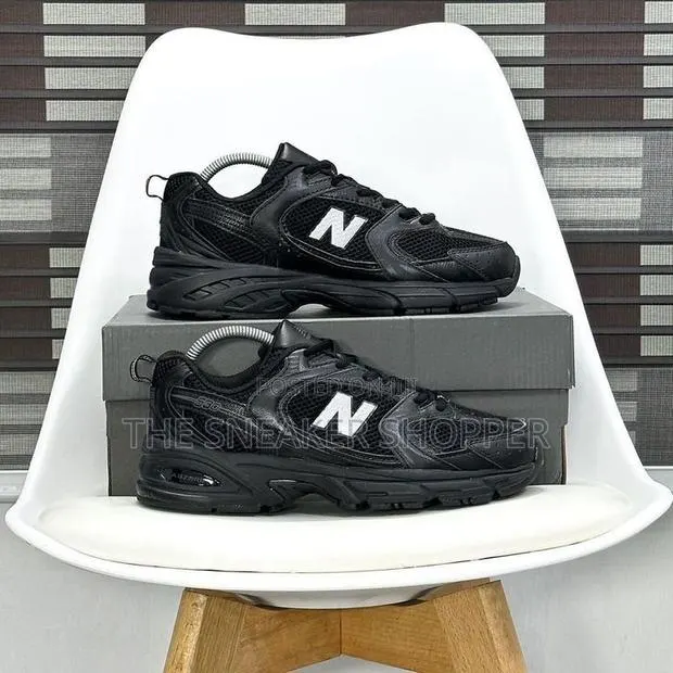 Newbalance 530 All Black in Color · Photo 1