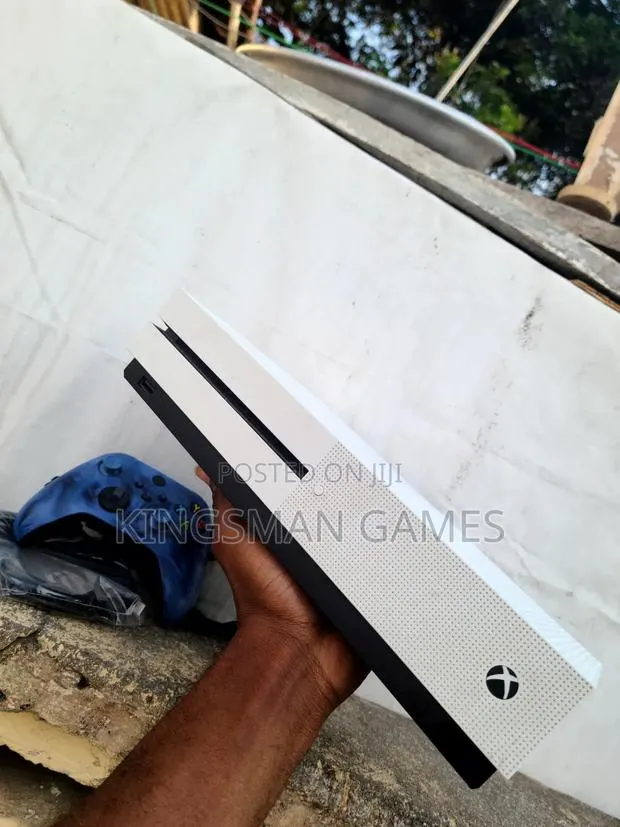 Xbox One S Cheap and Very Neat(1Tb) With Installed Games · Photo 1