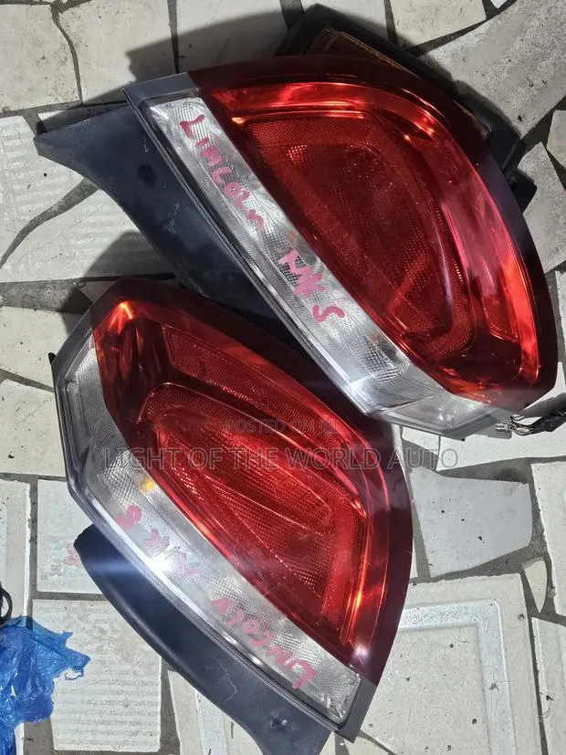 Lincoln MKS 2012 Taillights Available · Photo 1