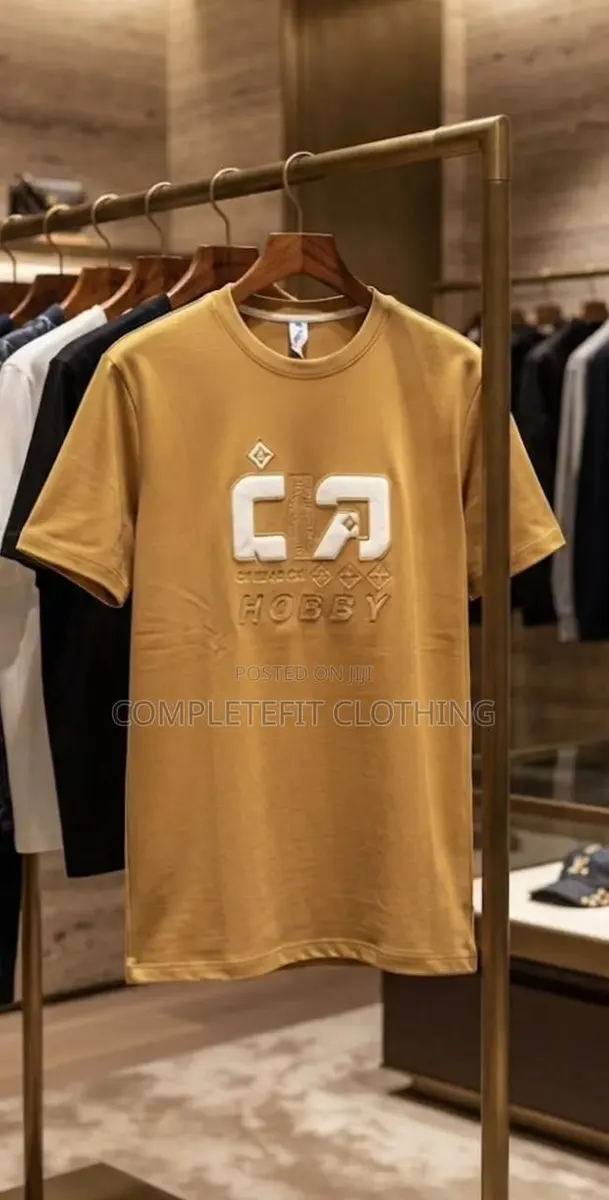 Round Neck · Photo 1