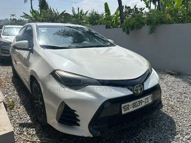 Toyota Corolla 2015 White · Photo 1