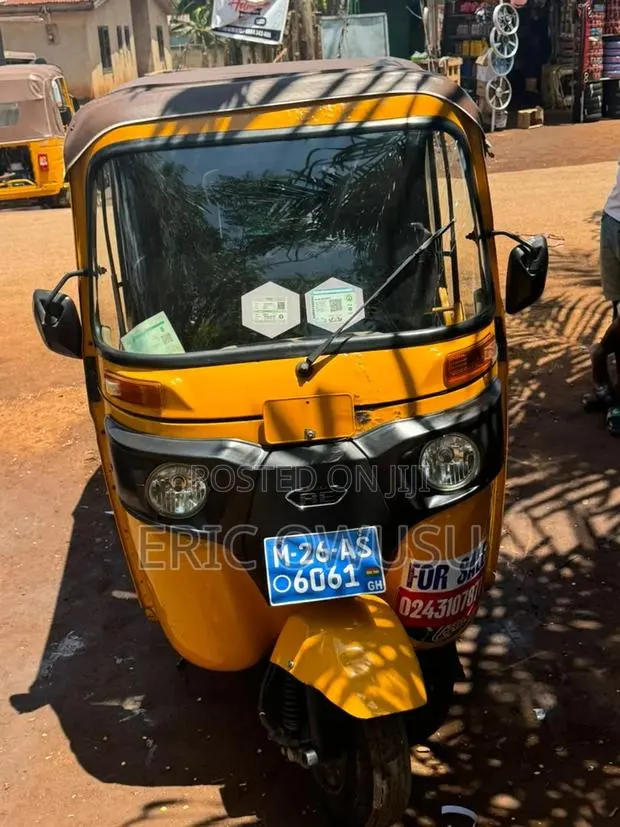 Bajaj RE 2026 Yellow · Photo 1