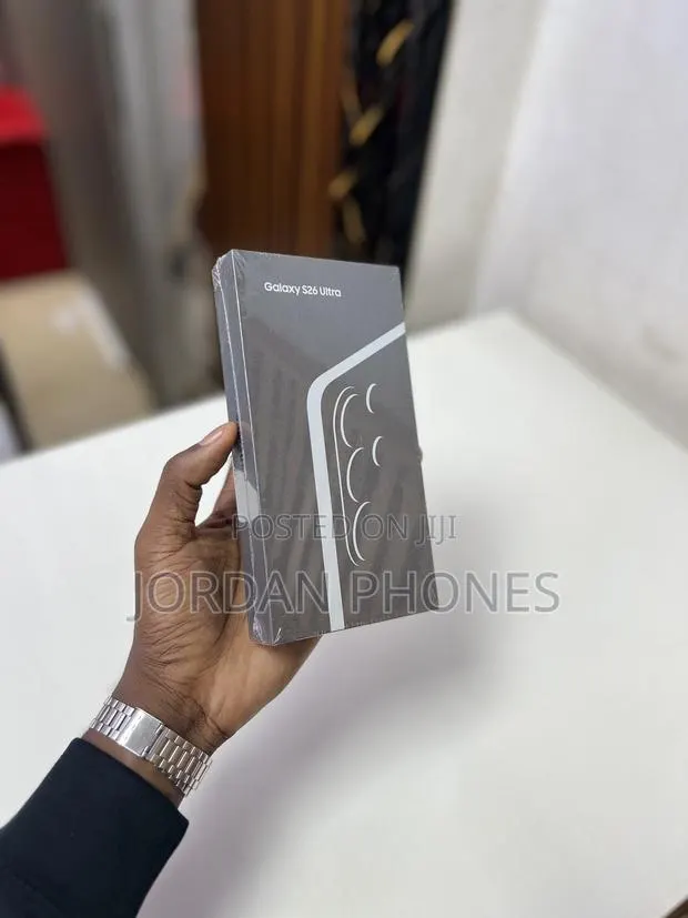 New Samsung Galaxy S26 Ultra 5G 256 GB Silver · Photo 1