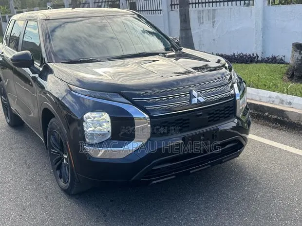 Mitsubishi Outlander ES 2024 Black · Photo 3