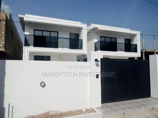 4bdrm House in Lake Side Estate for sale · Photo 1