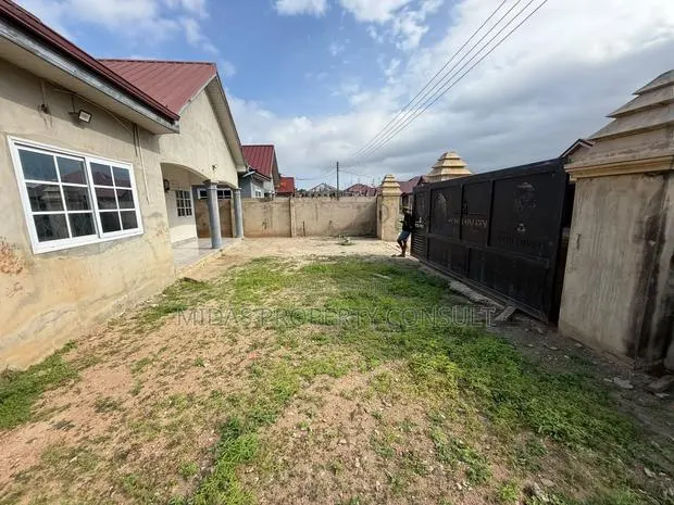 3bdrm House in Ayikai Doblo Kas, Amasaman for sale · Photo 2