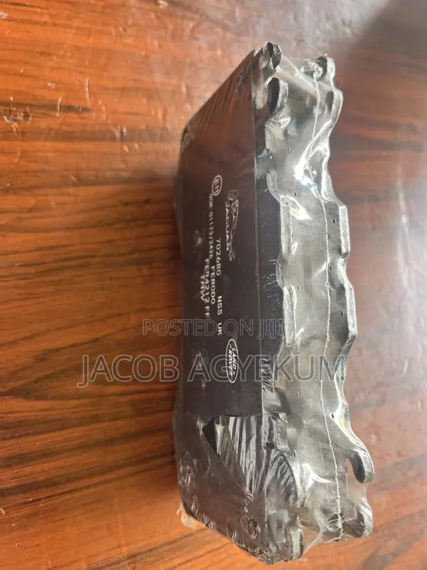 Range Rover Vogue 2023 Front Brake Pads Original · Photo 1