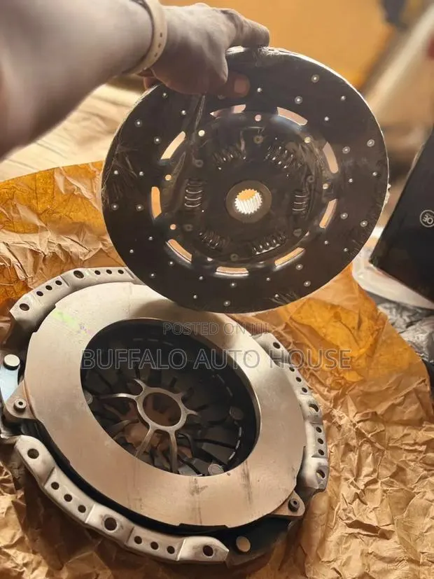 4N15 Clutch Disc and Pressure Plate 2GD · Photo 1