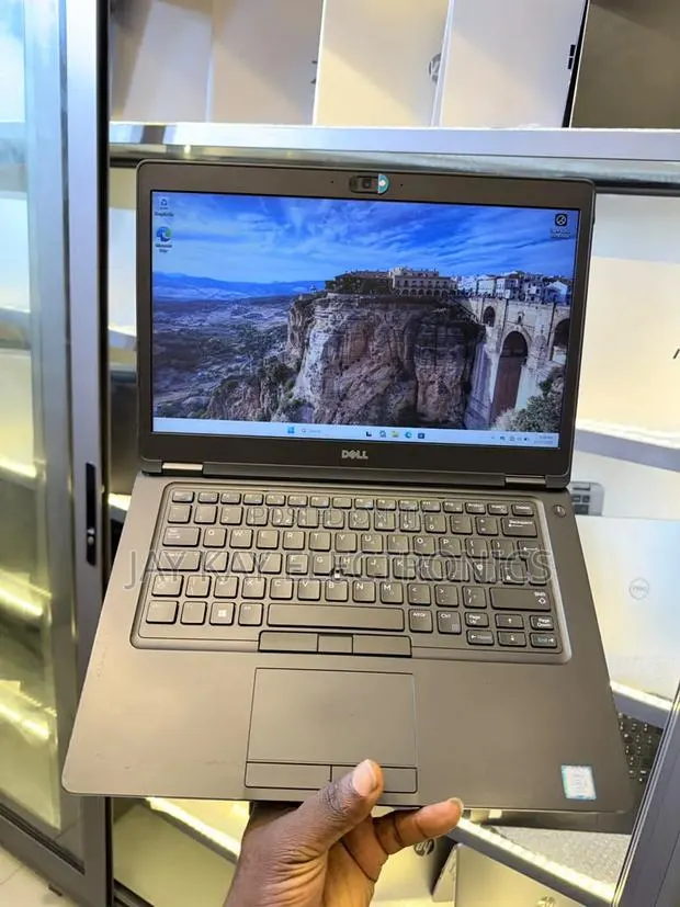 Laptop Dell Latitude 5490 8GB Intel Core i5 SSD 256GB · Photo 1
