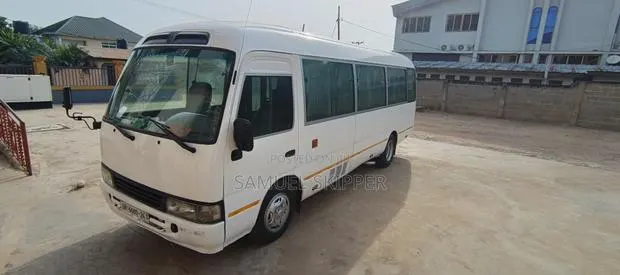 Toyota Coaster 2011 White · Photo 1