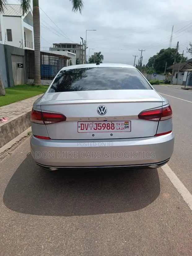 Volkswagen Passat 2021 Silver · Photo 1