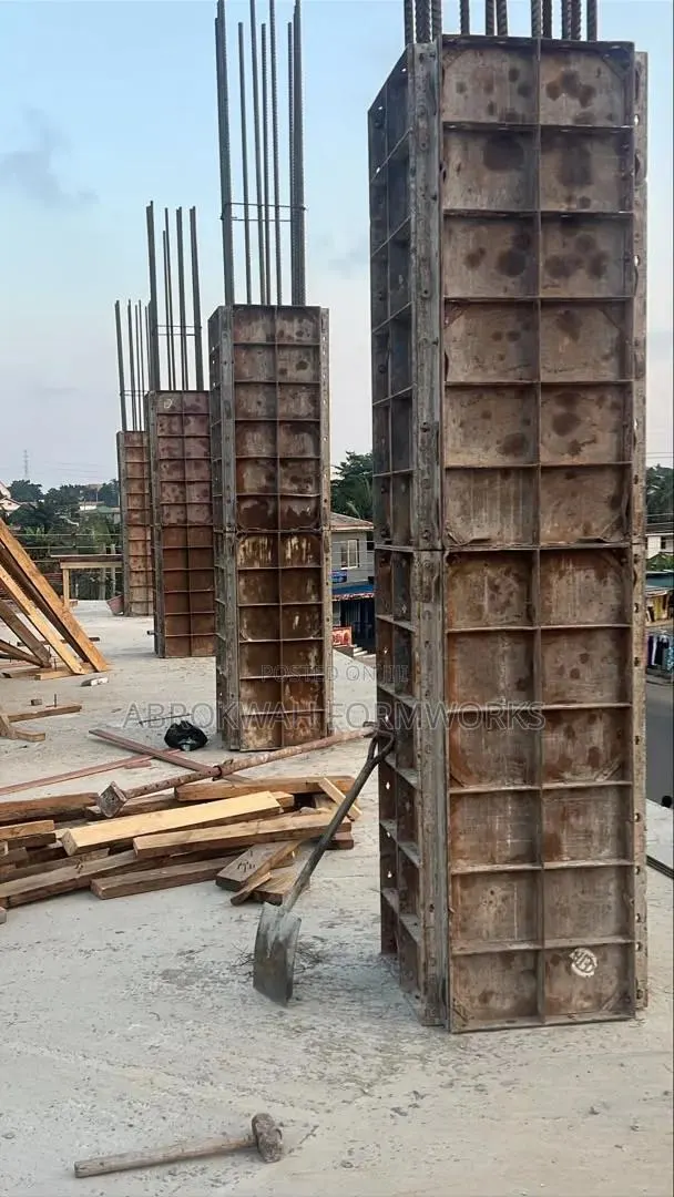 Pillars/Colums/Formwork/Props/Scaffolds/Retraining Wall/Lift/Pools · Photo 1