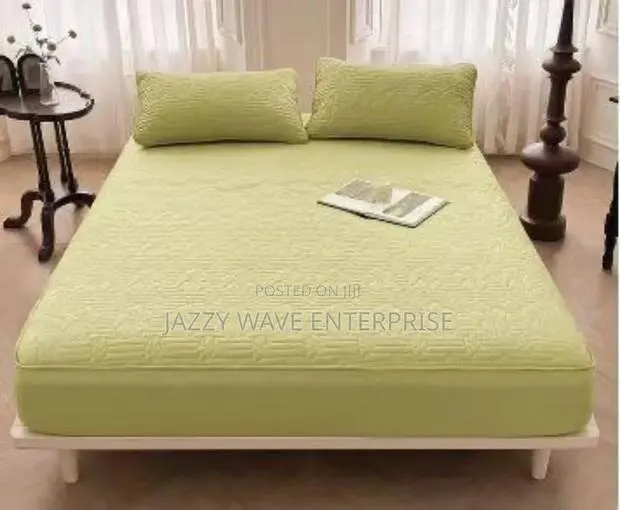 Queen Size Waterproof Bedsheet Mattress Cover · Photo 1