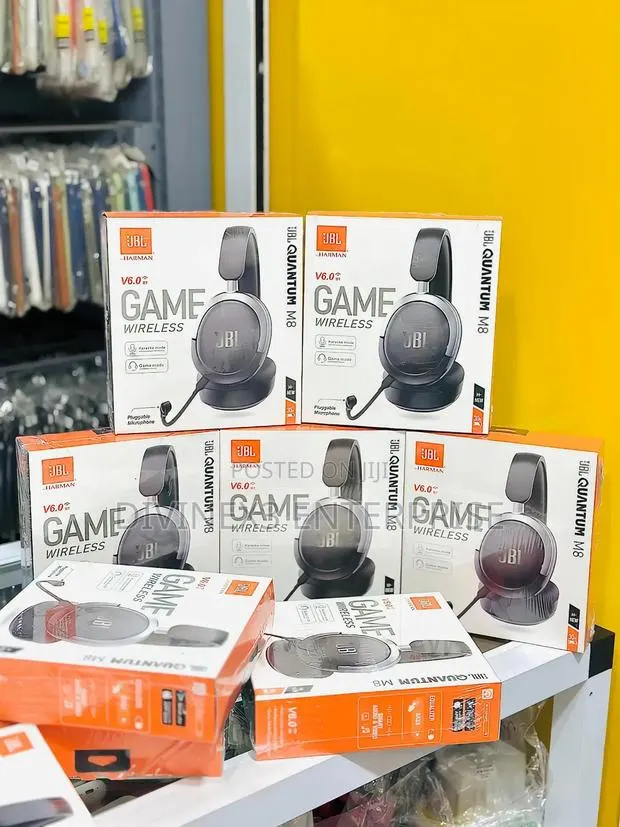 JBL Quantum M8 · Photo 1
