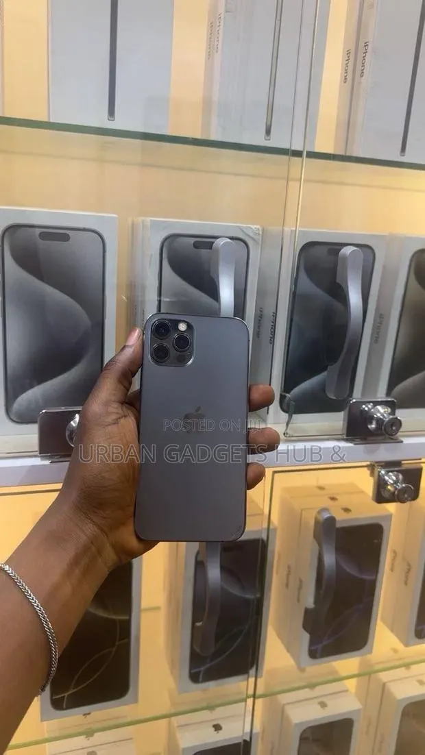 Apple iPhone 12 Pro 128 GB Black · Photo 1