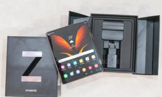 New Samsung Galaxy Z Fold 2 256 GB Black · Photo 1