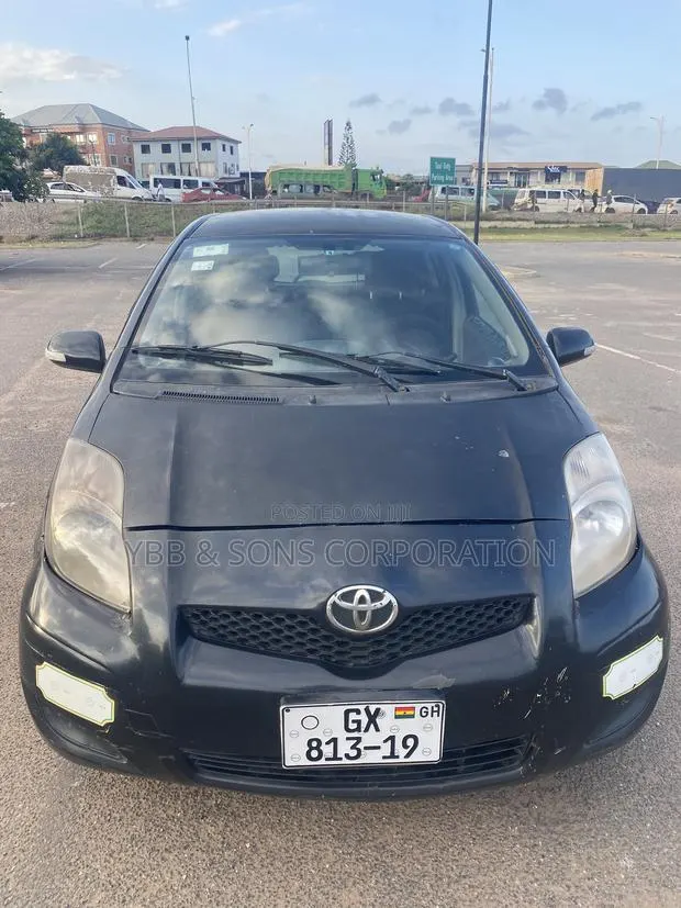 Toyota Vitz 2010 Black · Photo 1