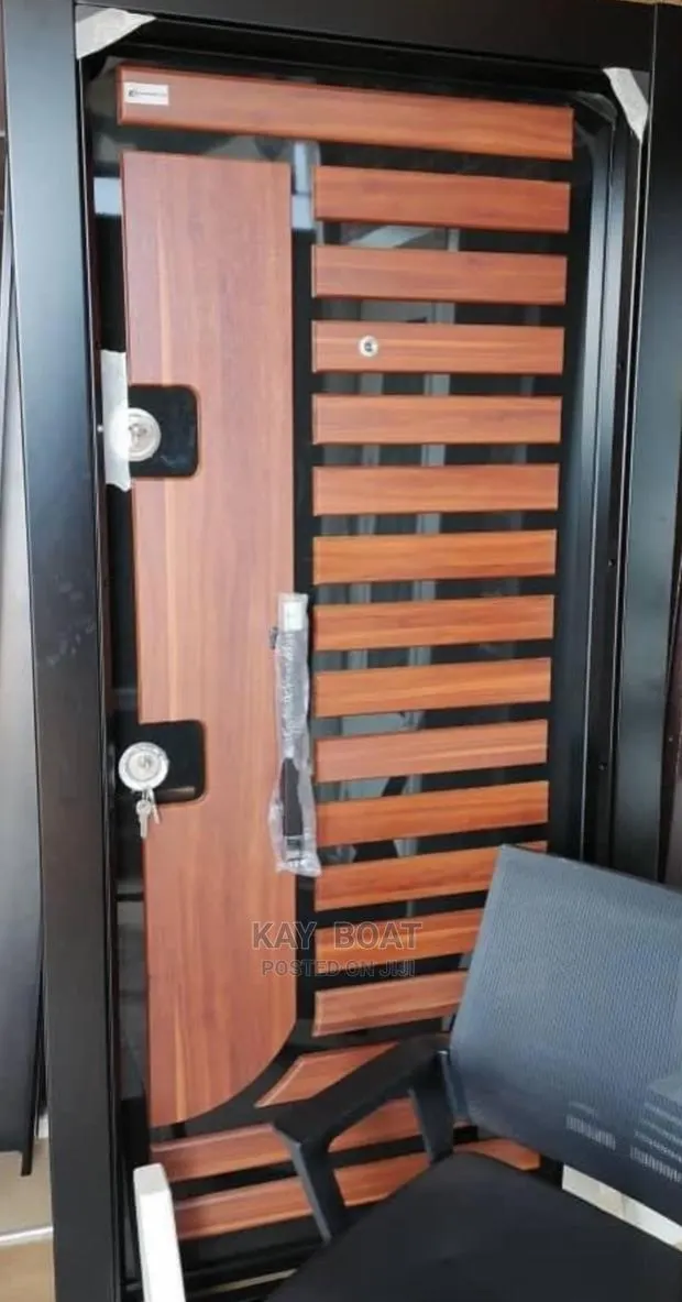 Stripe Like Door Available · Photo 1