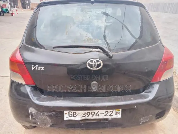 Toyota Vitz 2010 Black · Photo 1