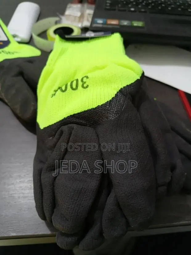 Hand Gloves · Photo 2