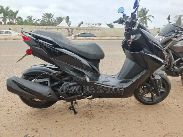 Yamaha 2012 Black · Photo 1