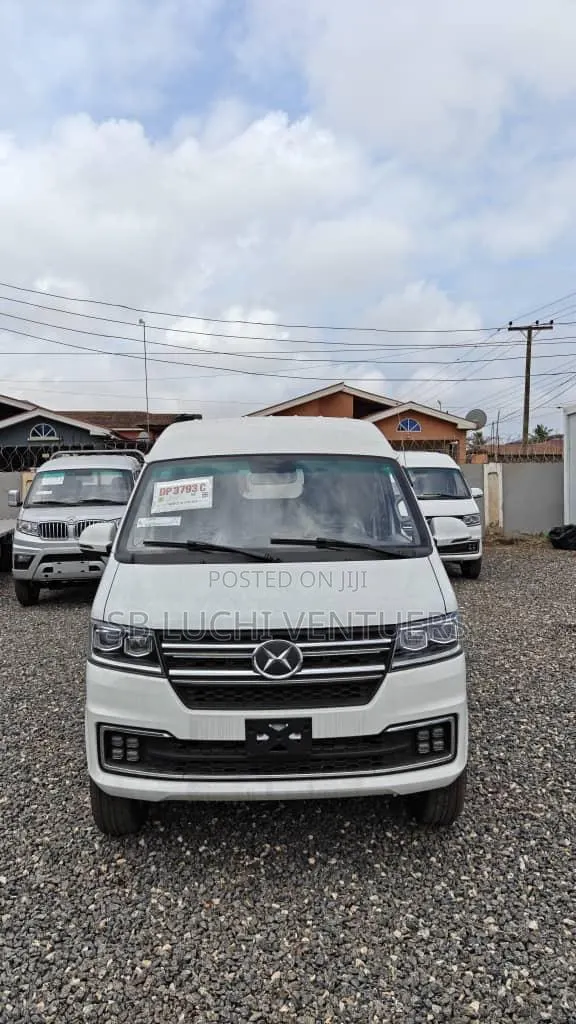 New Car 2025 White · Photo 1