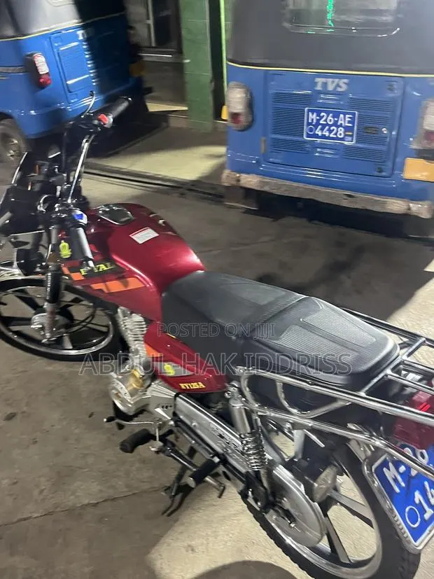 New Royal RY125 2026 Red