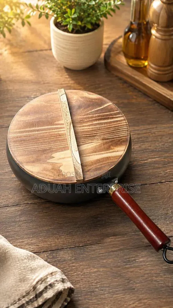 28cm Pot With Wooden Lid · Photo 1