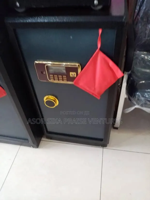Money Safe · Photo 1