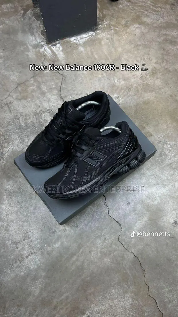 New Balance Sneakers · Photo 5