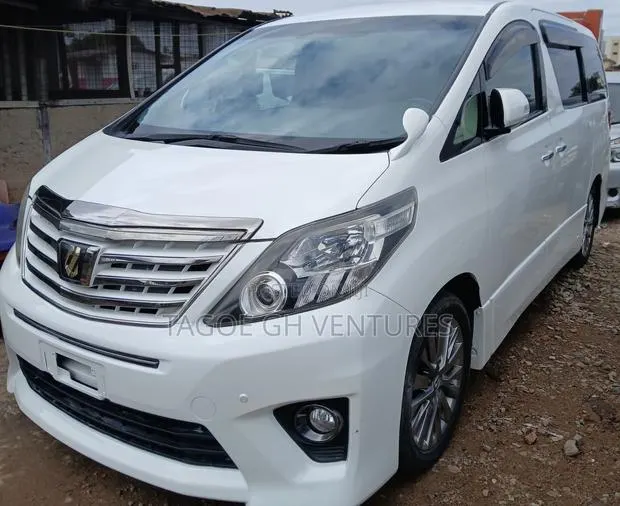 Toyota Alphard 2015 White · Photo 1