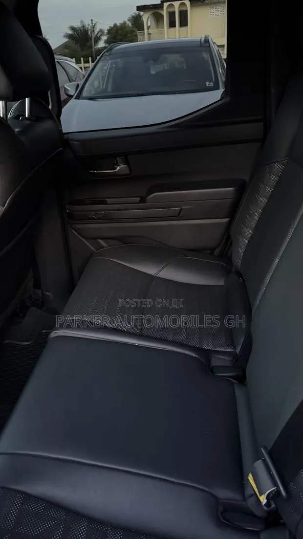 Toyota Tacoma 2024 Black · Photo 1