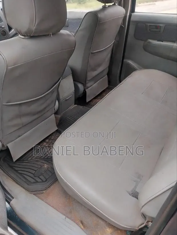 Toyota Hilux 2010 · Photo 1